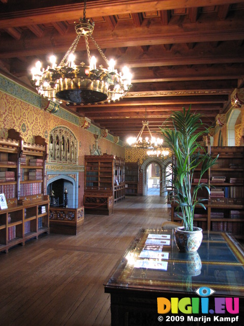 SX03391 Cardiff castle library